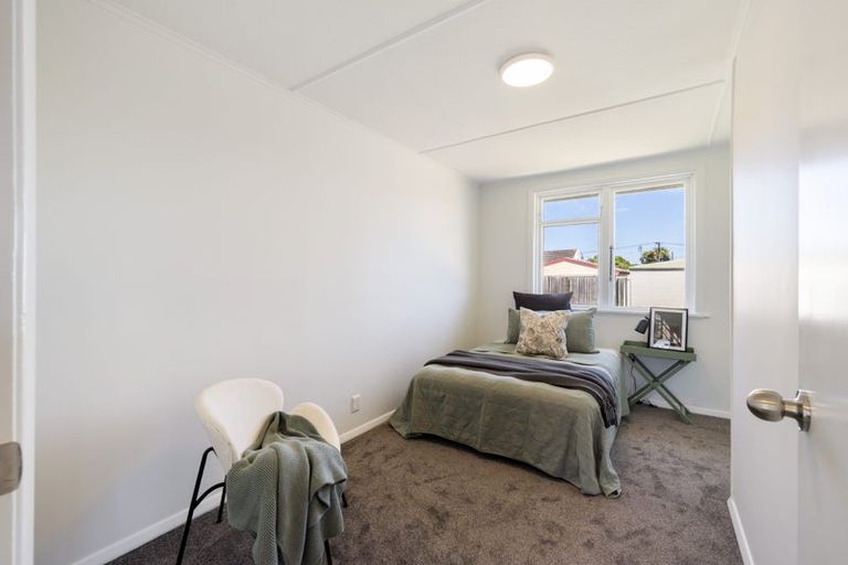 Photo of property in 23 Lambeth Crescent, Northcote, Christchurch, 8052