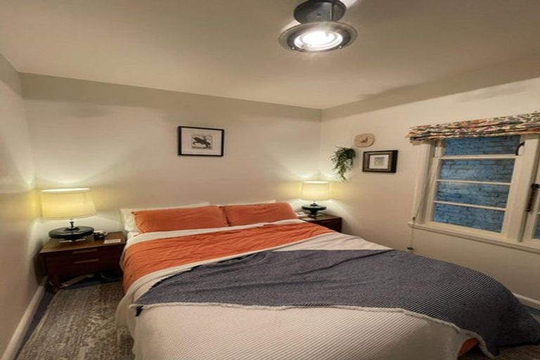 Photo of property in 182 Oriental Parade, Oriental Bay, Wellington, 6011