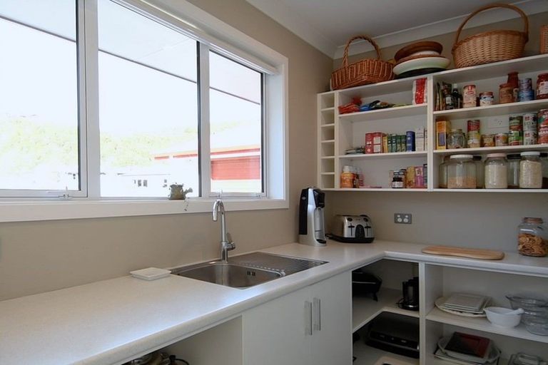 Photo of property in 6 Rochfort Crescent, Pyes Pa, Tauranga, 3112