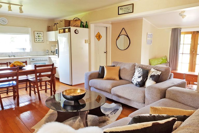 Photo of property in 133 Oakura Road, Oakura, Hikurangi, 0184