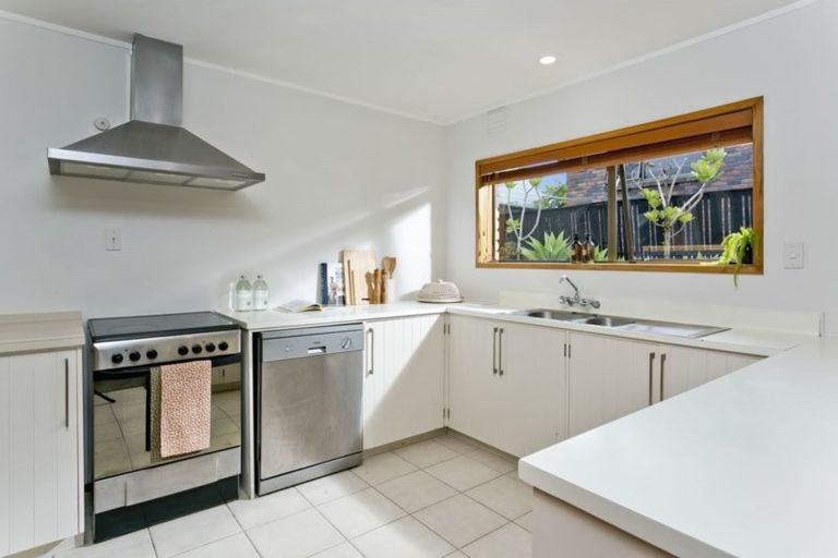 Photo of property in 1/9 Elderwood Lane, Belmont, Auckland, 0622