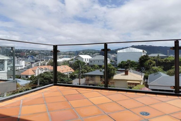 Photo of property in 52c Hawker Street, Mount Victoria, Wellington, 6011