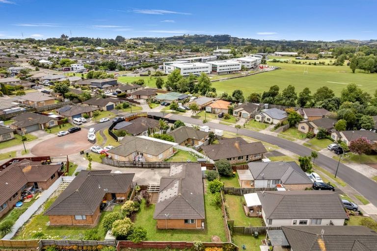 Photo of property in 16 Ironstone Place, Randwick Park, Auckland, 2105