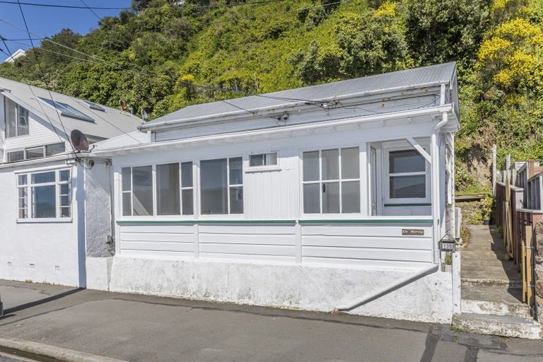 Photo of property in 135 Marine Parade, Seatoun, Wellington, 6022