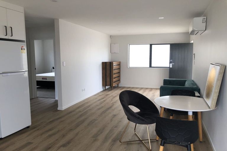 Photo of property in 8 Keating Rise, Northcross, Auckland, 0632