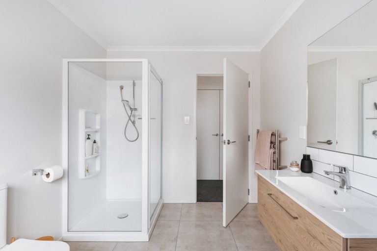 Photo of property in 15 Godwit Lane, Welcome Bay, Tauranga, 3112