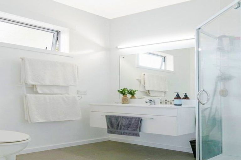 Photo of property in 7 Burns Street, Westown, New Plymouth, 4310