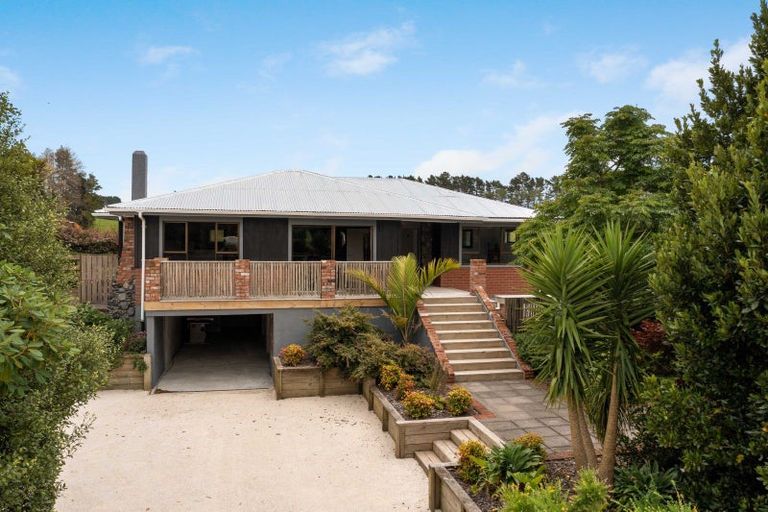 Photo of property in 8 Clearview Road, Lepperton, New Plymouth, 4373