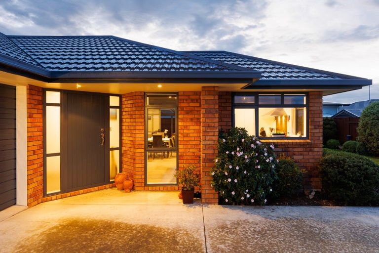 Photo of property in 14 Lorenzo Place, Kelvin Grove, Palmerston North, 4414