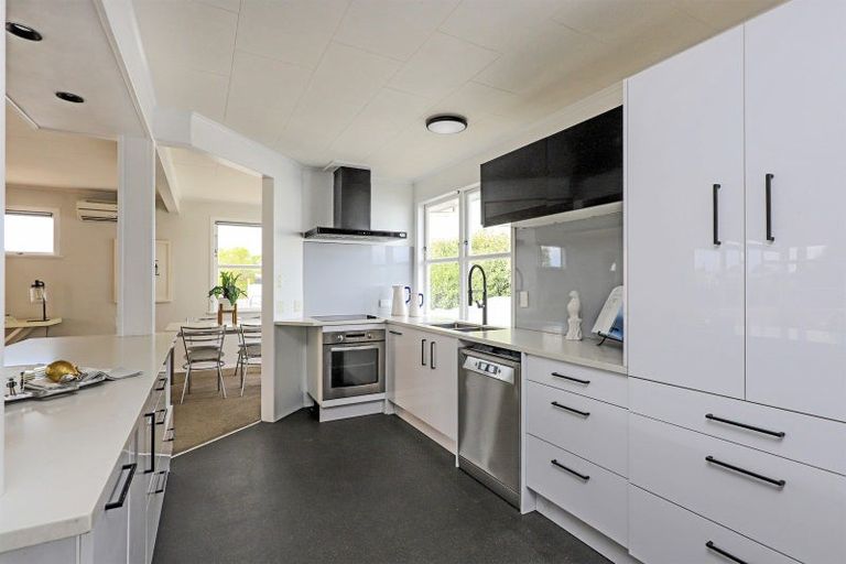 Photo of property in 24 Magdalen Crescent, Pirimai, Napier, 4112