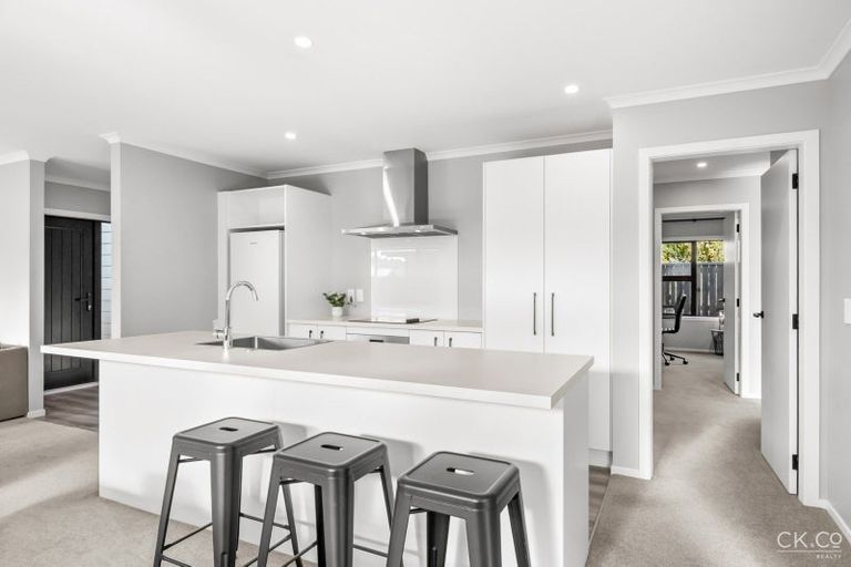 Photo of property in 7 Te Awa Rere Grove, Stokes Valley, Lower Hutt, 5019