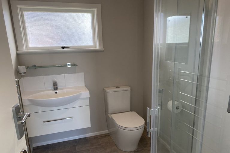 Photo of property in 2/23 Dallinghoe Crescent, Milford, Auckland, 0620