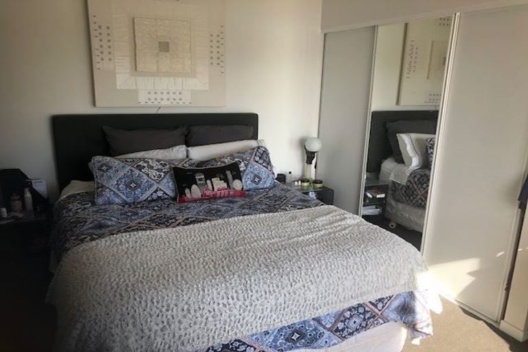 Photo of property in 16 Chapman Road, Te Atatu Peninsula, Auckland, 0610