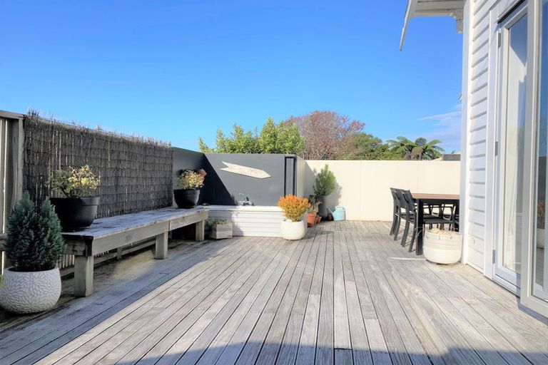 Photo of property in 7 Burns Street, Westown, New Plymouth, 4310