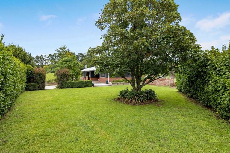 Photo of property in 8 Clearview Road, Lepperton, New Plymouth, 4373