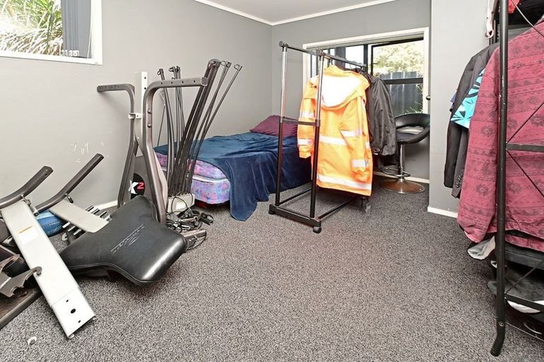 Photo of property in 5 Bundena Place, Clendon Park, Auckland, 2103