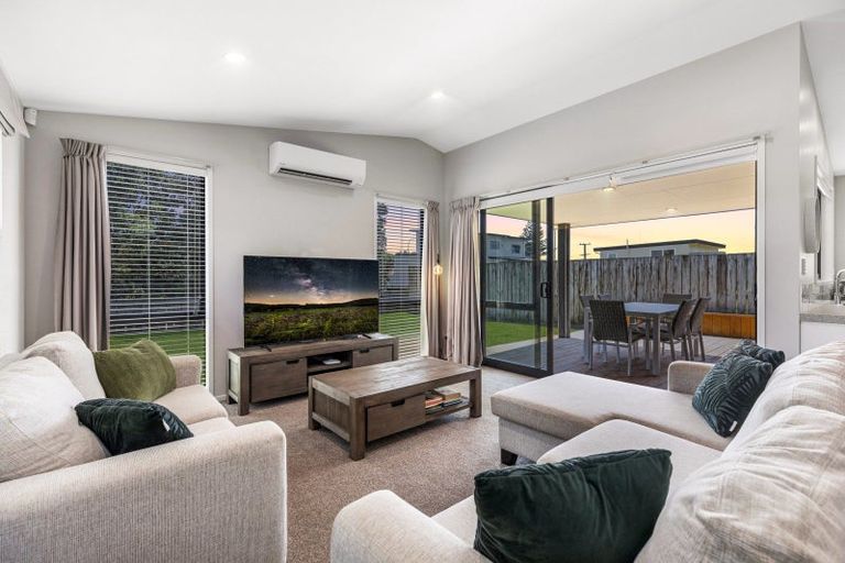 Photo of property in 15 Coprosma Close, Papamoa Beach, Papamoa, 3118