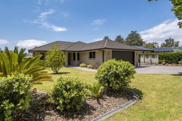 Photo of property in 52 Kayelene Place, Omokoroa, 3114
