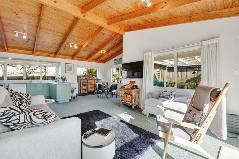 Photo of property in 72 Cabeleigh Drive, Helensville, 0800