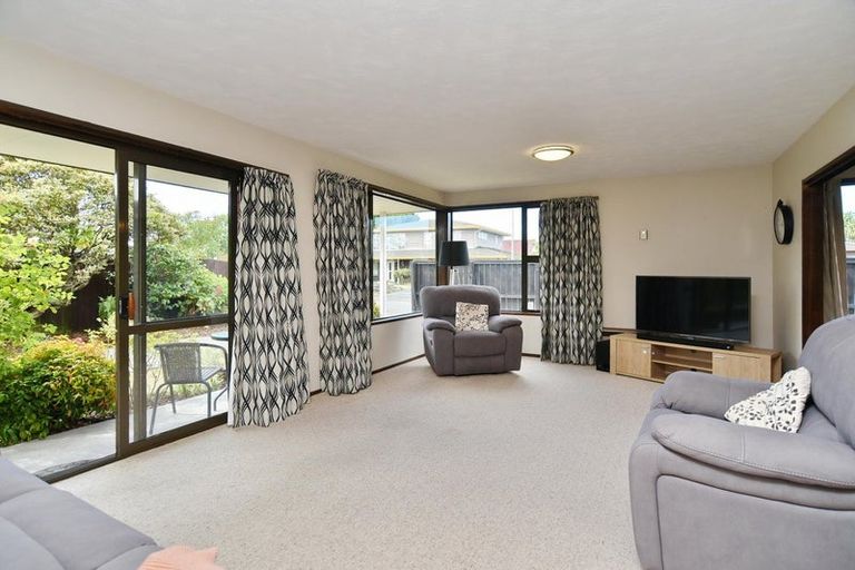 Photo of property in 15 Connemara Drive, Northwood, Christchurch, 8051