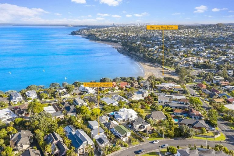 Photo of property in 7 Vaughan Crescent, Murrays Bay, Auckland, 0630
