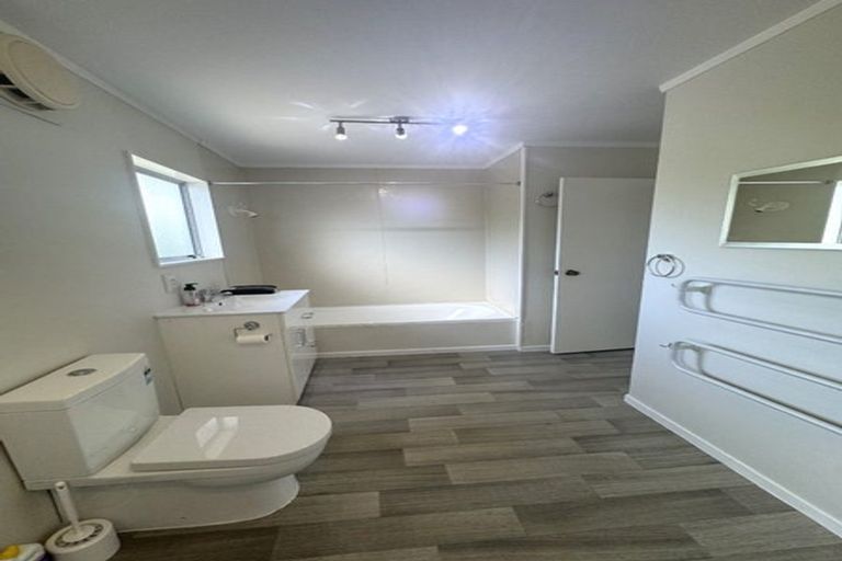 Photo of property in 92 Borich Road, Sunnyvale, Auckland, 0612