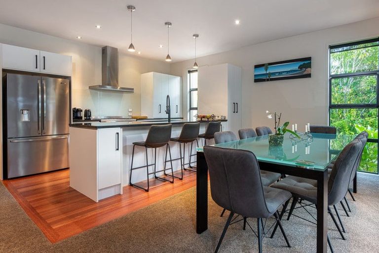 Photo of property in 16 Kahikatea Close, Campbells Bay, Auckland, 0630