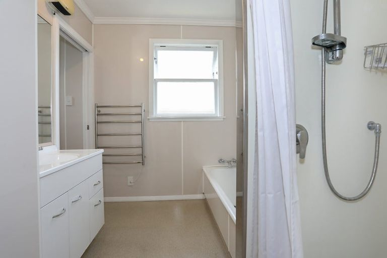 Photo of property in 8 Nairn Crescent, Awapuni, Palmerston North, 4412