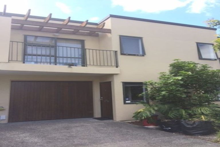 Photo of property in 10/17 Harbour View Road, Te Atatu Peninsula, Auckland, 0610