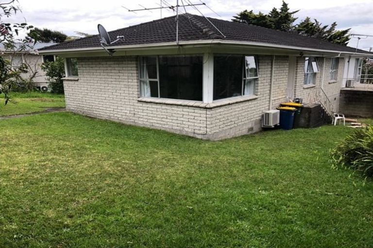 Photo of property in 2/95 Archers Road, Hillcrest, Auckland, 0629