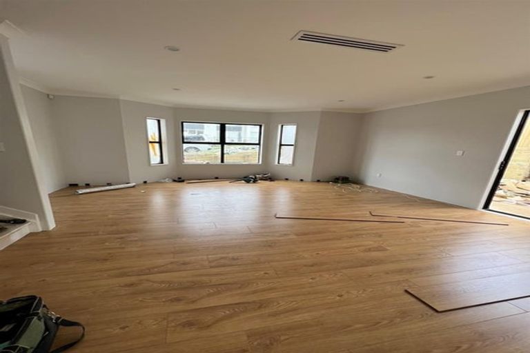 Photo of property in 16 Lumber Rise, Swanson, Auckland, 0614