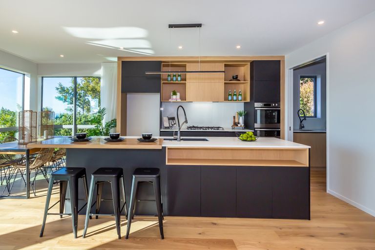 Photo of property in 10 Hilltop Lane, Mount Pleasant, Christchurch, 8081