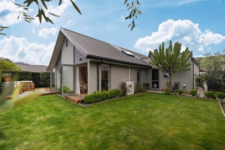 Photo of property in 5a Cone Peak Close, Lake Hayes, Queenstown, 9304