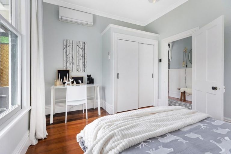 Photo of property in 12 Eden Street, Island Bay, Wellington, 6023