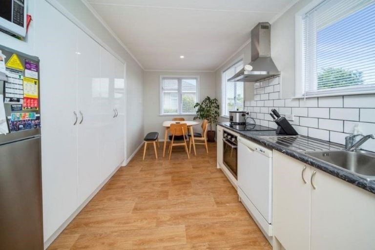 Photo of property in 285 South Road, Hawera, 4610