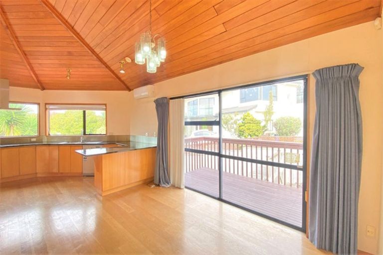 Photo of property in 12 Bragato Place, Chatswood, Auckland, 0626