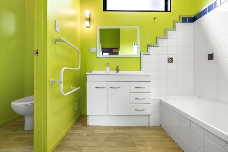 Photo of property in 9 Ginders Drive, Massey, Auckland, 0614