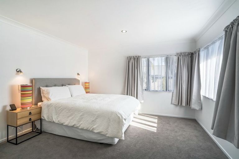 Photo of property in 774a East Coast Road, Oteha, Auckland, 0630