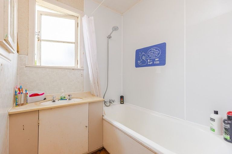 Photo of property in 112 Karaka Street, Castlecliff, Whanganui, 4501