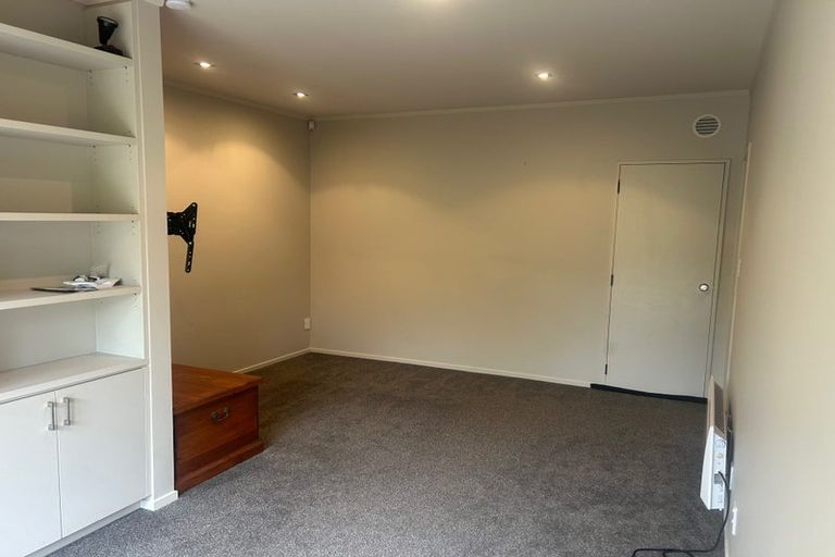 Photo of property in 33 Sunnyview Avenue, Shelly Park, Auckland, 2014
