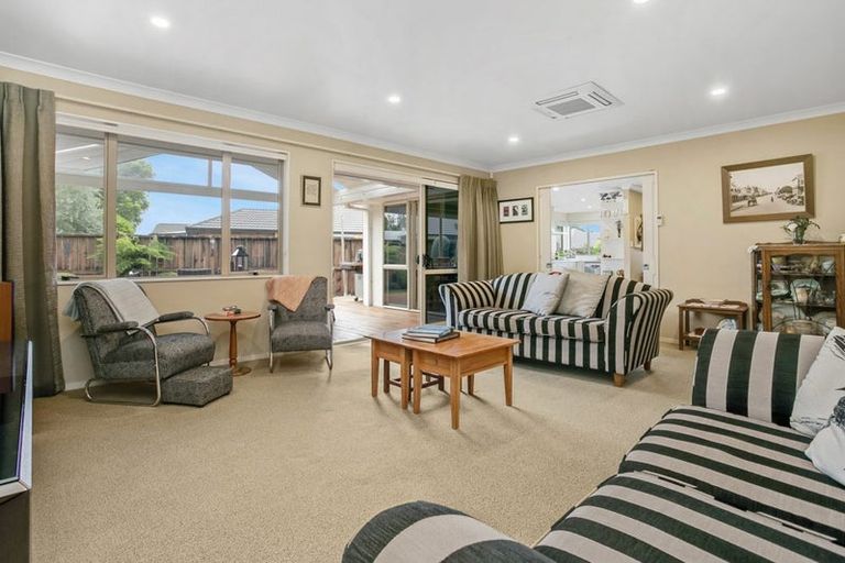 Photo of property in 64 Saint James Drive, Huntington, Hamilton, 3210