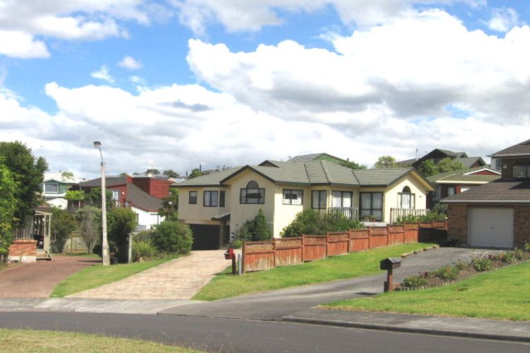 Photo of property in 7 Seagrove Road, West Harbour, Auckland, 0618