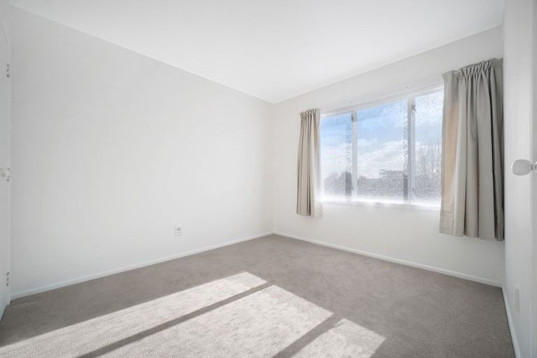 Photo of property in 32 Essex Street, Te Atatu South, Auckland, 0610