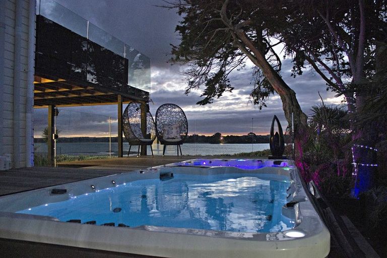 Photo of property in 12 Channel View Road, Clarks Beach, Pukekohe, 2679