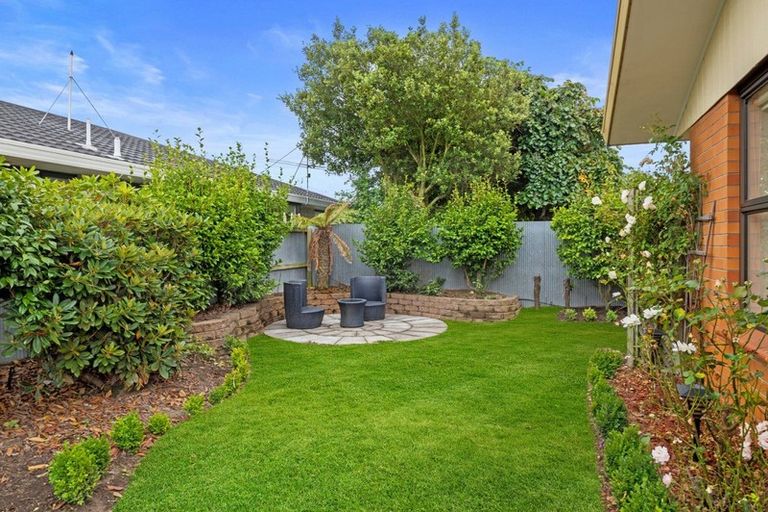 Photo of property in 152 Sawyers Arms Road, Northcote, Christchurch, 8052