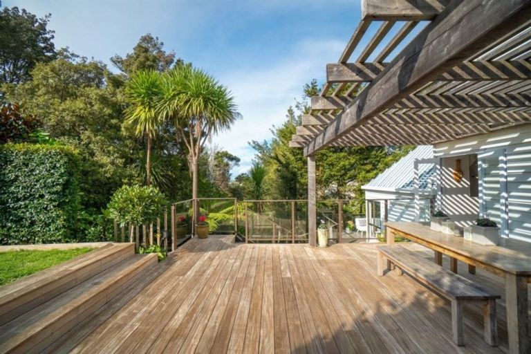 Photo of property in 27 Le Roy Terrace, Birkenhead, Auckland, 0626