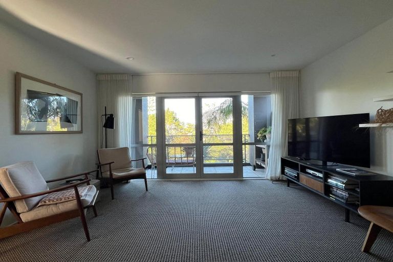 Photo of property in 32f Parr Terrace, Castor Bay, Auckland, 0620