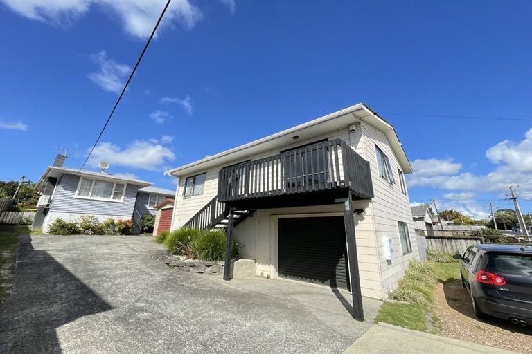Photo of property in 43 Vera Road, Te Atatu South, Auckland, 0610