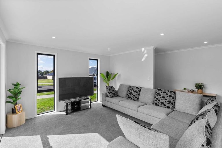 Photo of property in 4 Trevor Mcmiken Drive, Patumahoe, 2679