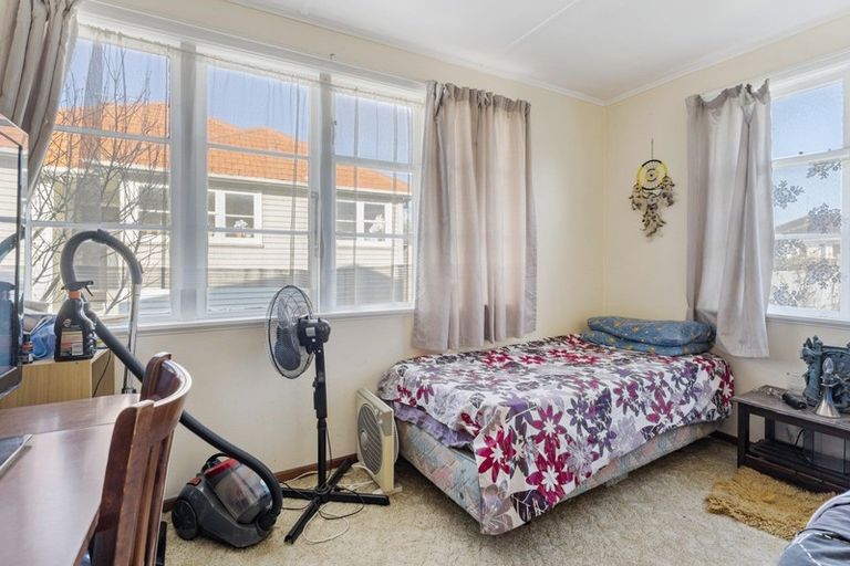 Photo of property in 5 Goldsmith Crescent, Levin, 5510